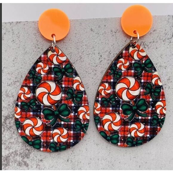 Wooden Water Drop Earrings Candy Cane & Ribbons New - Picture 1 of 3